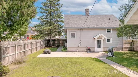 Exterior - 917 Washington, Escanaba, MI 49829 photo 1 of 3
