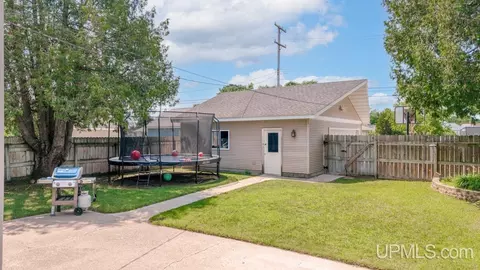 Exterior - 917 Washington, Escanaba, MI 49829 photo 2 of 3