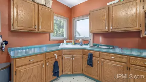 Kitchen - 917 Washington, Escanaba, MI 49829 photo 1 of 2