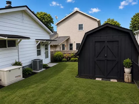 Exterior - 111 Oak St, Brooklyn, MI 49230 photo 2 of 3