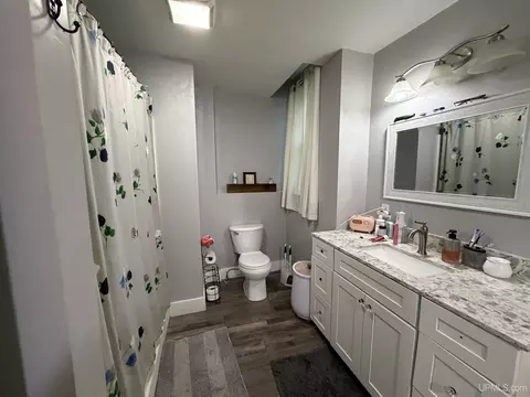 Bath - 624 E B, Iron Mountain, MI 49801 photo 1 of 1