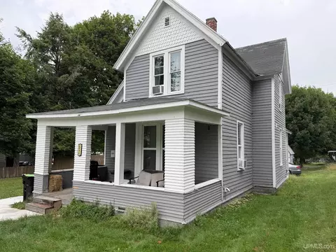 Exterior - 624 E B, Iron Mountain, MI 49801 photo 2 of 2