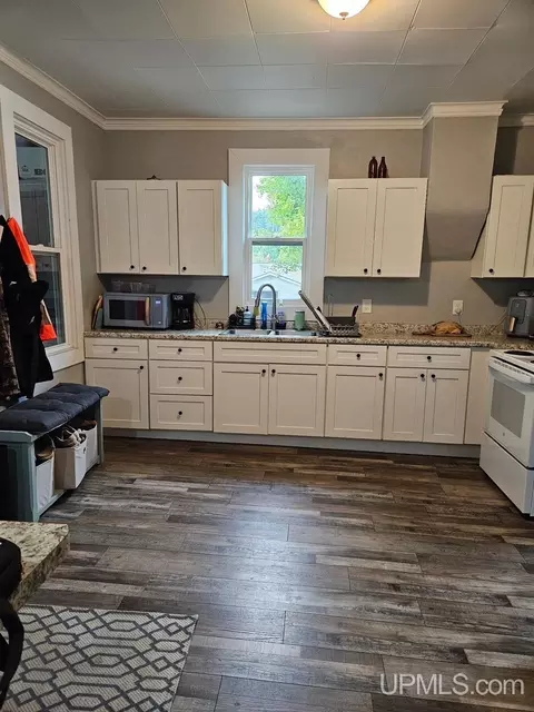 Kitchen - 624 E B, Iron Mountain, MI 49801 photo 1 of 3