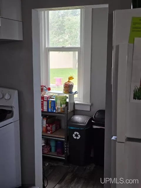 Kitchen - 624 E B, Iron Mountain, MI 49801 photo 3 of 3