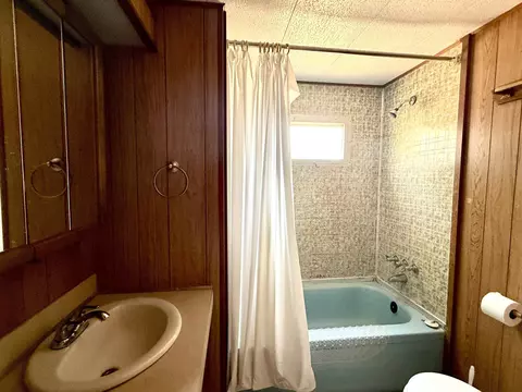 Bath - 3259 Beaver, Gladwin, MI 48624 photo 1 of 3