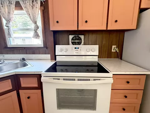 Kitchen - 3259 Beaver, Gladwin, MI 48624 photo 4 of 6