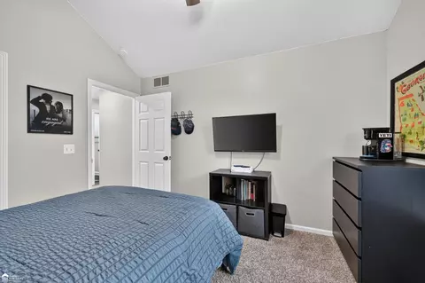 Bedroom - 7504 Wicklow N, Davison, MI 48423 photo 8 of 16