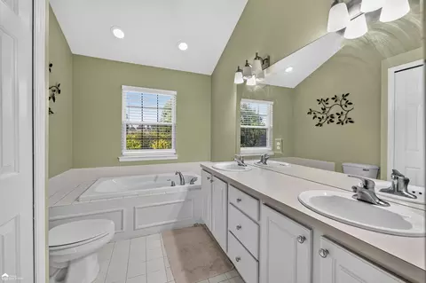 Bath - 7504 Wicklow N, Davison, MI 48423 photo 5 of 9