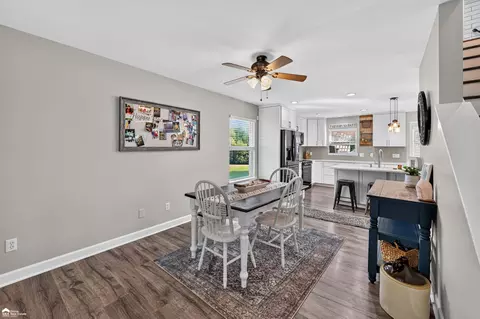 Dining - 7504 Wicklow N, Davison, MI 48423 photo 3 of 3