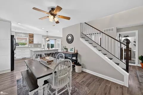 Dining - 7504 Wicklow N, Davison, MI 48423 photo 2 of 3