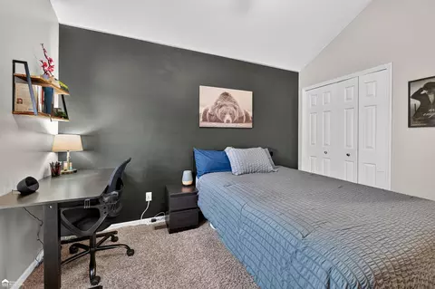 Bedroom - 7504 Wicklow N, Davison, MI 48423 photo 7 of 16