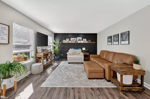 Living - 7504 Wicklow N, Davison, MI 48423 photo 1 of 3