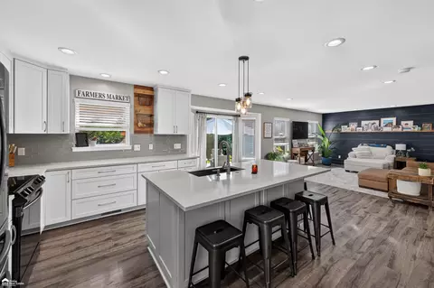 Kitchen - 7504 Wicklow N, Davison, MI 48423 photo 2 of 5