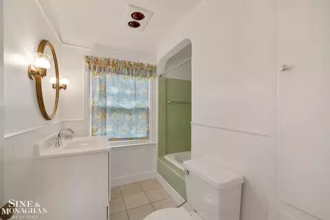 Bath - 1396 Vernier, Grosse Pointe Woods, MI 48236 photo 1 of 3