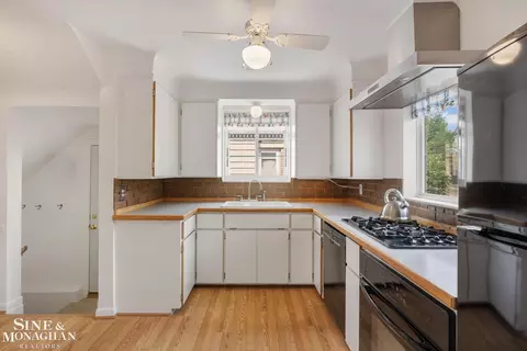 Kitchen - 1396 Vernier, Grosse Pointe Woods, MI 48236 photo 3 of 3