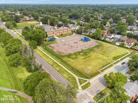 View/Area - 1396 Vernier, Grosse Pointe Woods, MI 48236 photo 5 of 9