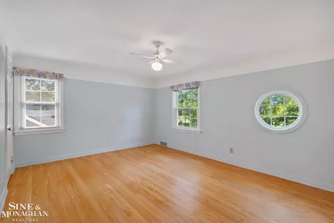 Bedroom - 1396 Vernier, Grosse Pointe Woods, MI 48236 photo 2 of 7