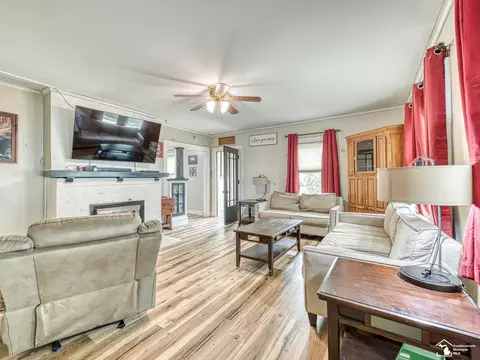 Living - 711 Harrison, Monroe, MI 48161 photo 2 of 4