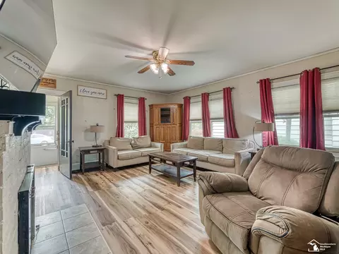 Living - 711 Harrison, Monroe, MI 48161 photo 3 of 4
