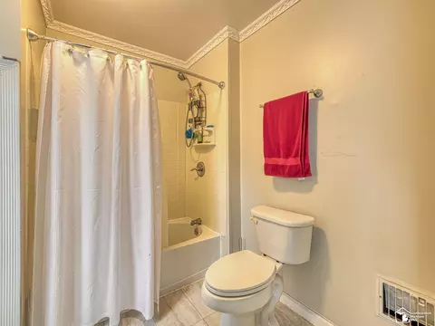 Bath - 711 Harrison, Monroe, MI 48161 photo 1 of 3