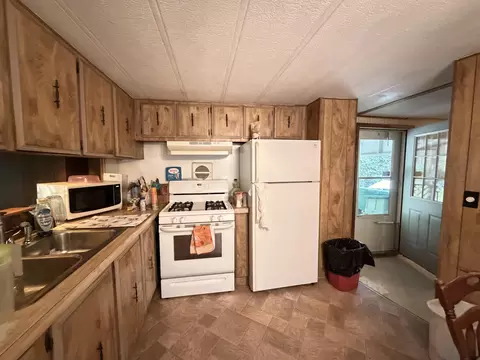 Kitchen - 4070 N Valley Vw, Harrison, MI 48625 photo 2 of 2