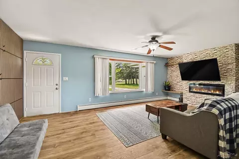 Living - 14460 Collier, Hemlock, MI 48626 photo 1 of 2