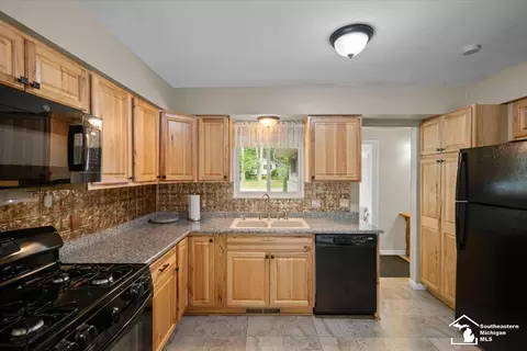 Kitchen - 7498 Apache, Temperance, MI 48182 photo 2 of 3