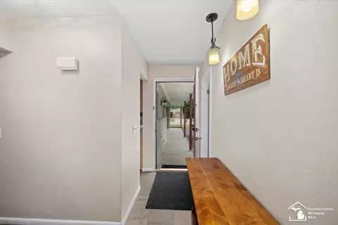 Entry Way - 7498 Apache, Temperance, MI 48182 photo 1 of 4