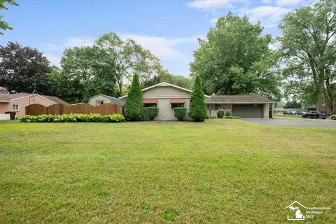 Exterior - 7498 Apache, Temperance, MI 48182 photo 2 of 9