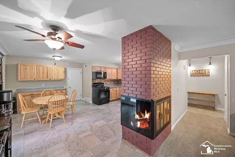 Entry Way - 7498 Apache, Temperance, MI 48182 photo 3 of 4