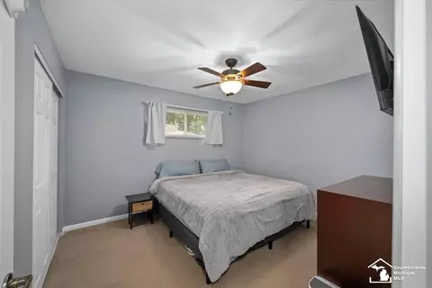 Bedroom - 7498 Apache, Temperance, MI 48182 photo 3 of 4