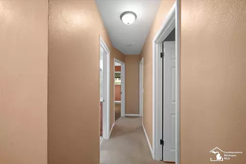 Entry Way - 7498 Apache, Temperance, MI 48182 photo 4 of 4