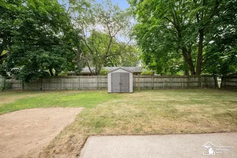 Exterior - 7498 Apache, Temperance, MI 48182 photo 5 of 9