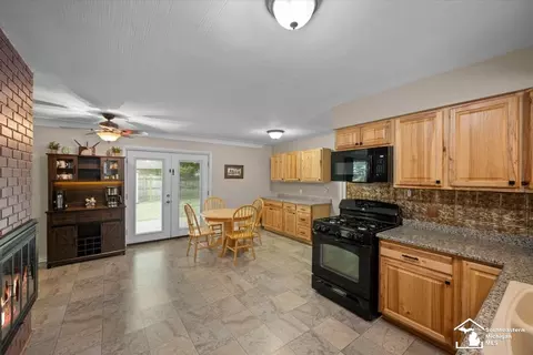 Kitchen - 7498 Apache, Temperance, MI 48182 photo 3 of 3