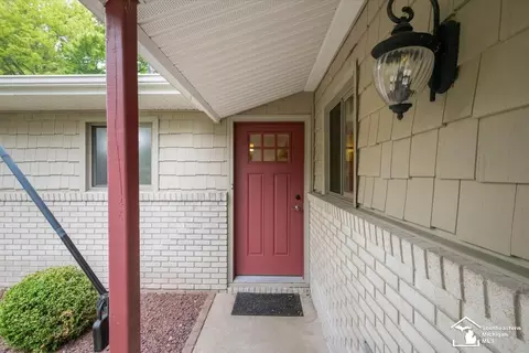 Exterior - 7498 Apache, Temperance, MI 48182 photo 4 of 9