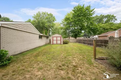Exterior - 7498 Apache, Temperance, MI 48182 photo 8 of 9
