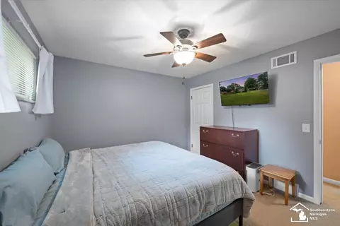 Bedroom - 7498 Apache, Temperance, MI 48182 photo 4 of 4
