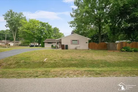 Exterior - 7498 Apache, Temperance, MI 48182 photo 3 of 9