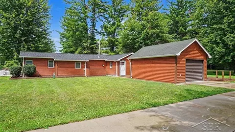 2834 N Wilson, Sanford, MI 48657