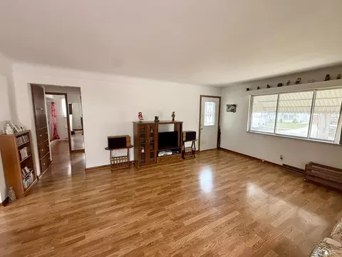 Living - 712 Wolverine, Monroe, MI 48161 photo 2 of 3