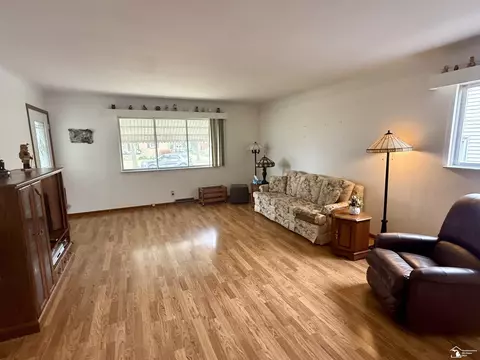 Living - 712 Wolverine, Monroe, MI 48161 photo 3 of 3