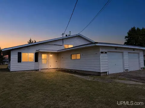 113 115 Crusader, Gwinn, MI 49841