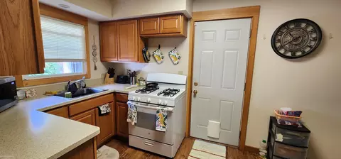 Kitchen - 320 E Prospect, Jackson, MI 49203 photo 2 of 2