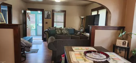 Entry Way - 320 E Prospect, Jackson, MI 49203 photo 3 of 7