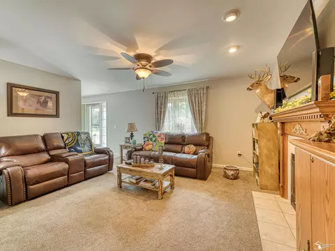 Living - 1643 Spaulding, Monroe, MI 48162 photo 2 of 3