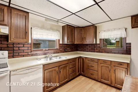 Kitchen - 22335 Ederer, Merrill, MI 48637 photo 2 of 3