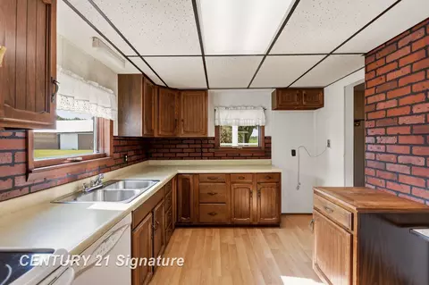Kitchen - 22335 Ederer, Merrill, MI 48637 photo 3 of 3