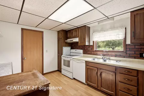 Kitchen - 22335 Ederer, Merrill, MI 48637 photo 1 of 3