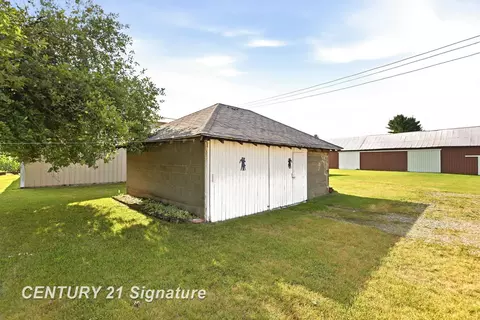 Exterior - 22335 Ederer, Merrill, MI 48637 photo 6 of 23