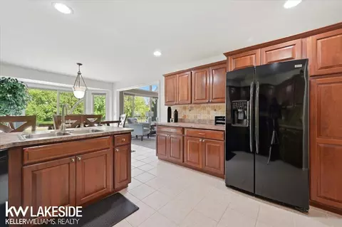Kitchen - 49110 Lehr, Macomb, MI 48044 photo 4 of 8